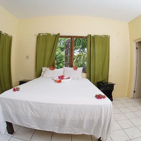 Pure Oasis Resort Негрил Екстериор снимка