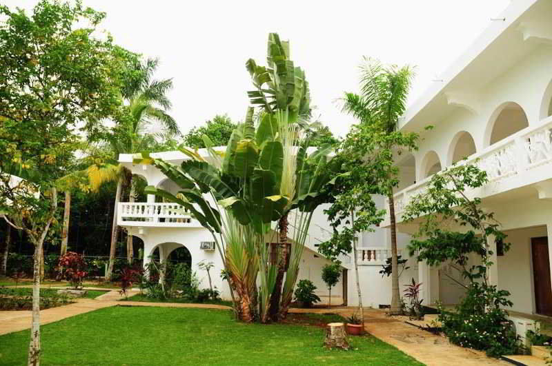 Pure Oasis Resort Негрил Екстериор снимка