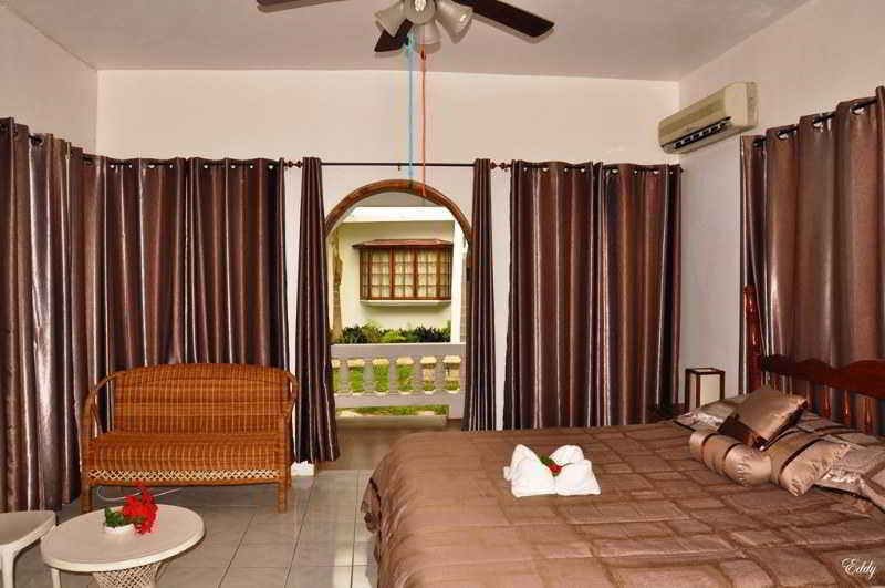 Pure Oasis Resort Негрил Екстериор снимка