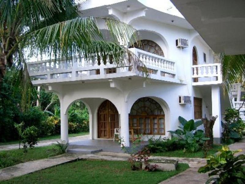 Pure Oasis Resort Негрил Екстериор снимка