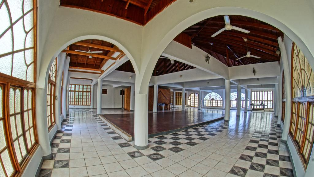 Pure Oasis Resort Негрил Екстериор снимка