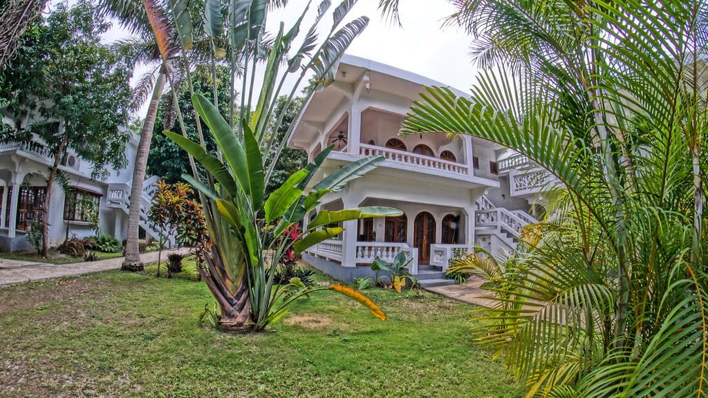 Pure Oasis Resort Негрил Екстериор снимка