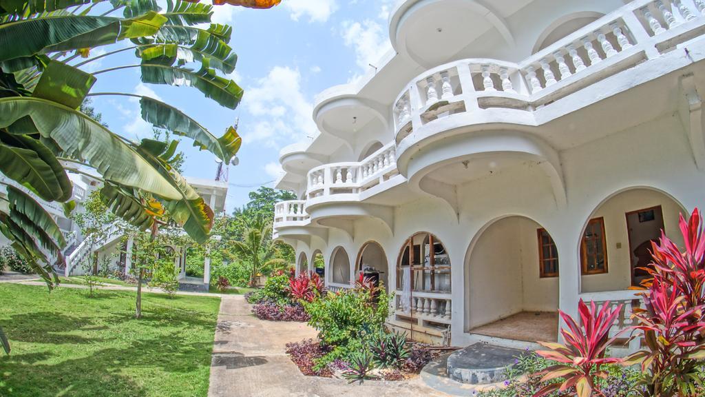 Pure Oasis Resort Негрил Екстериор снимка