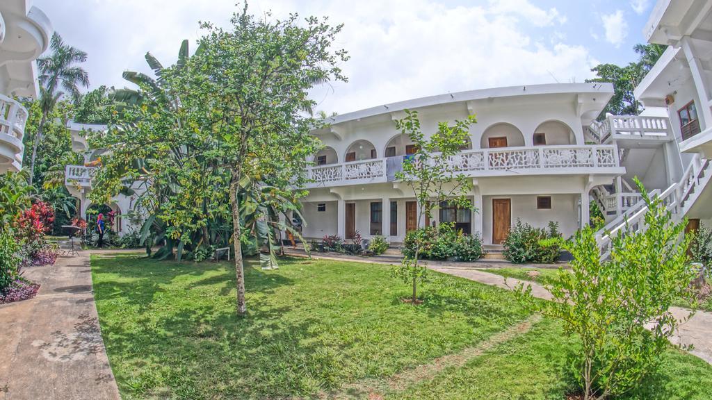 Pure Oasis Resort Негрил Екстериор снимка