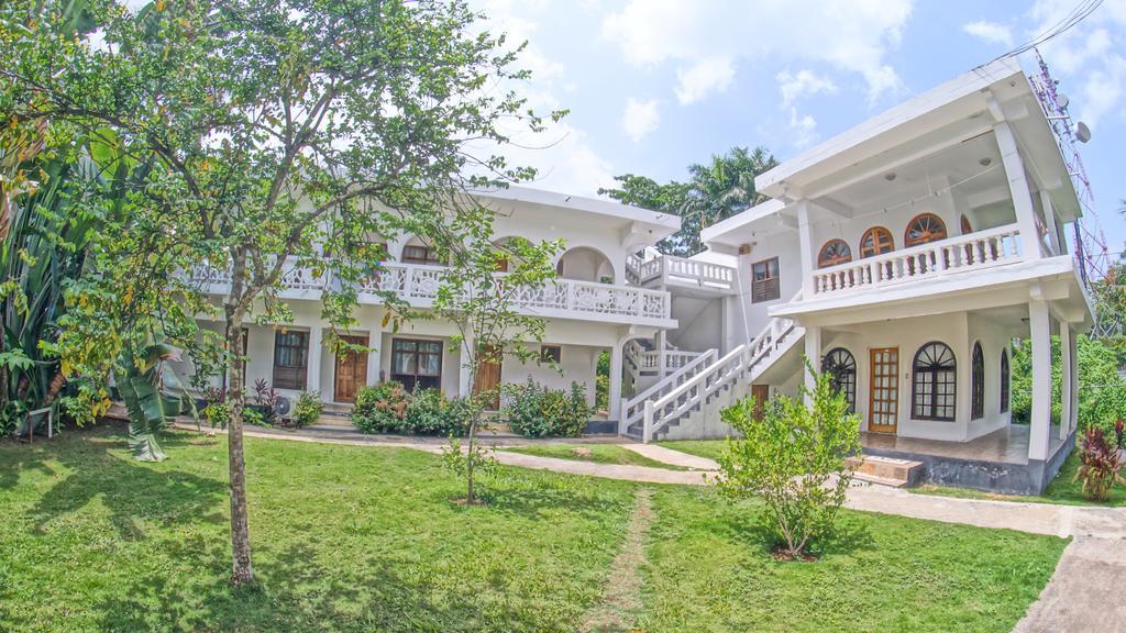 Pure Oasis Resort Негрил Екстериор снимка