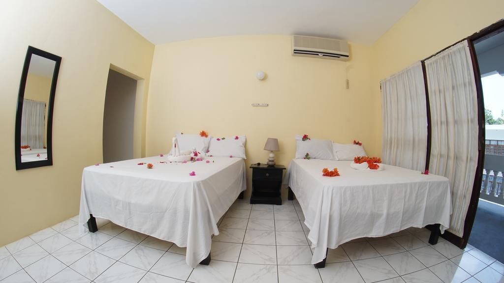 Pure Oasis Resort Негрил Екстериор снимка
